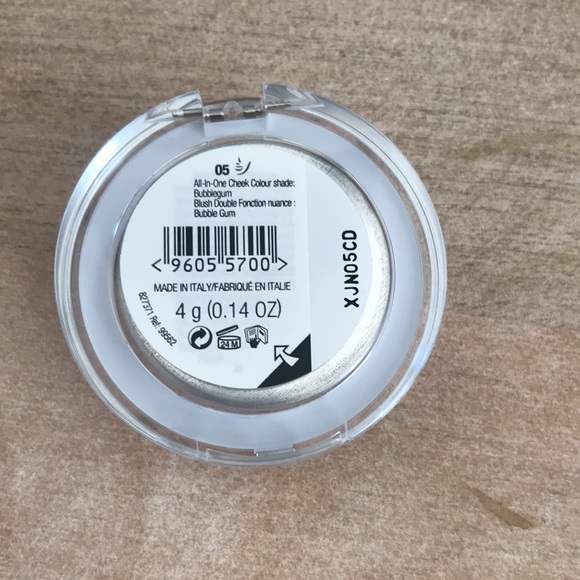 3/$20 The Body Shop all-in-one cheek colour in Bubblegum - sealed - Picture 2 of 2